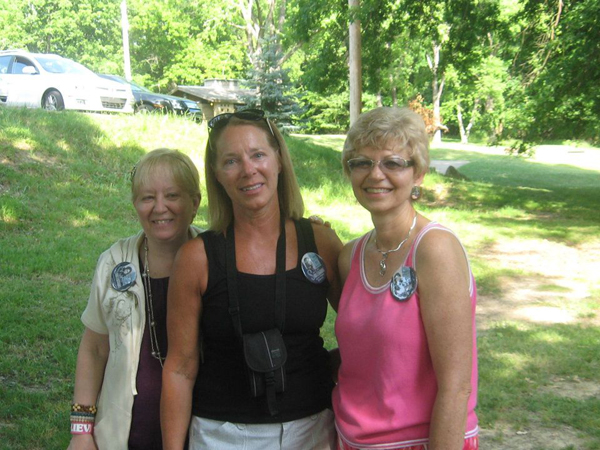 Lindarae Schmidt (Imhoff), Jan Walk er (Kramer) and Janet Pino (Miksic)